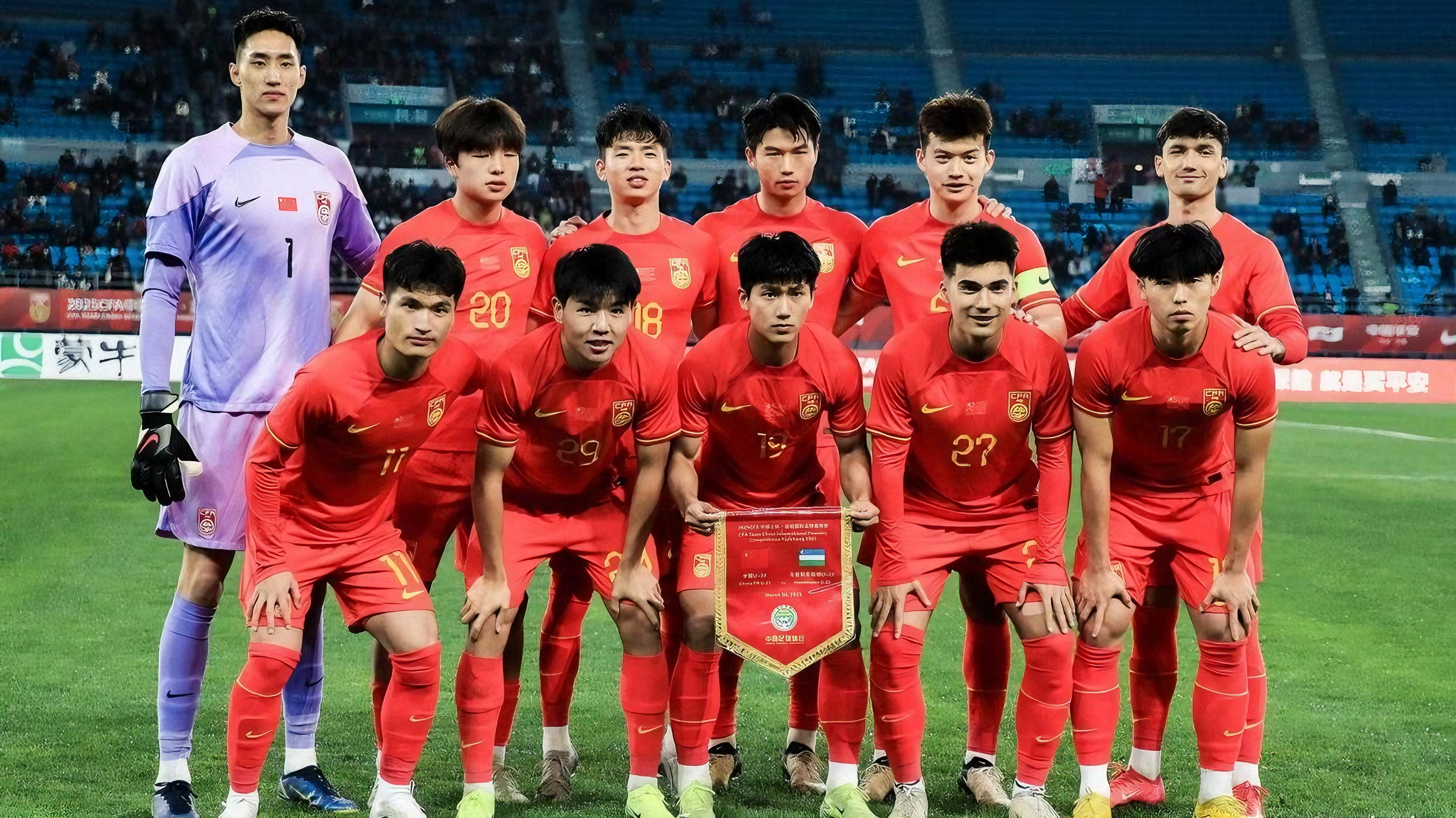 足球比赛瞩目未来，球员倾力奋战向胜利冲刺！