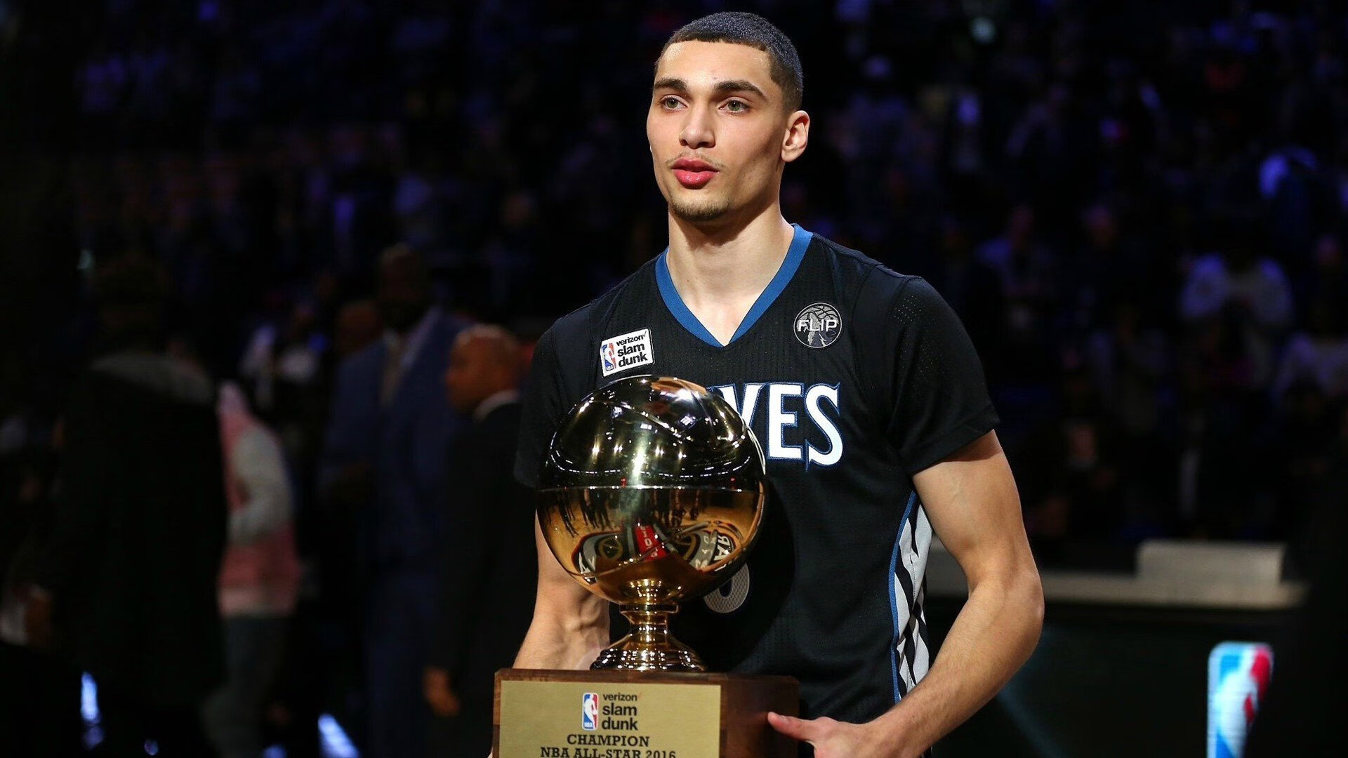 詹姆斯关键战不手软，深圳队提前终结悬念快船