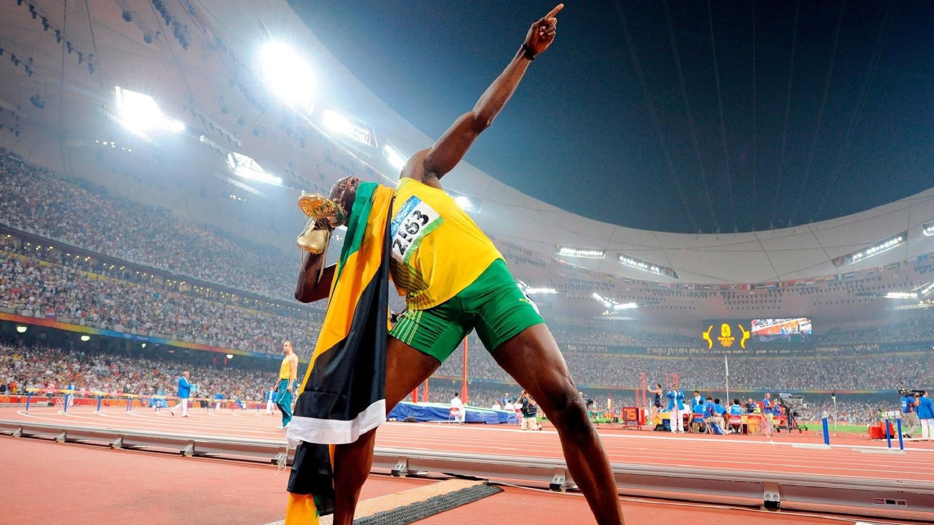 绿茵场与硬木地板的交响，当欧冠决赛的战术风暴遇见独行侠的窒息防守