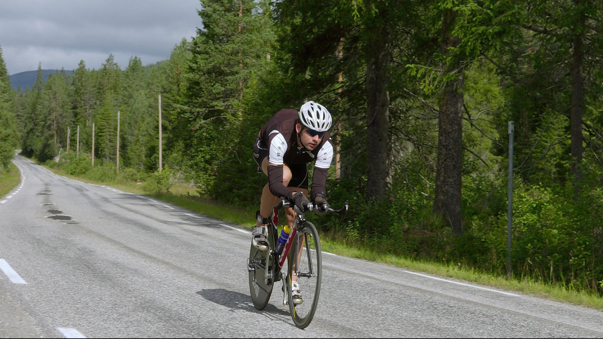 南半球巅峰对决,阿尔瓦雷斯一剑封喉,澳大利亚险胜新西兰