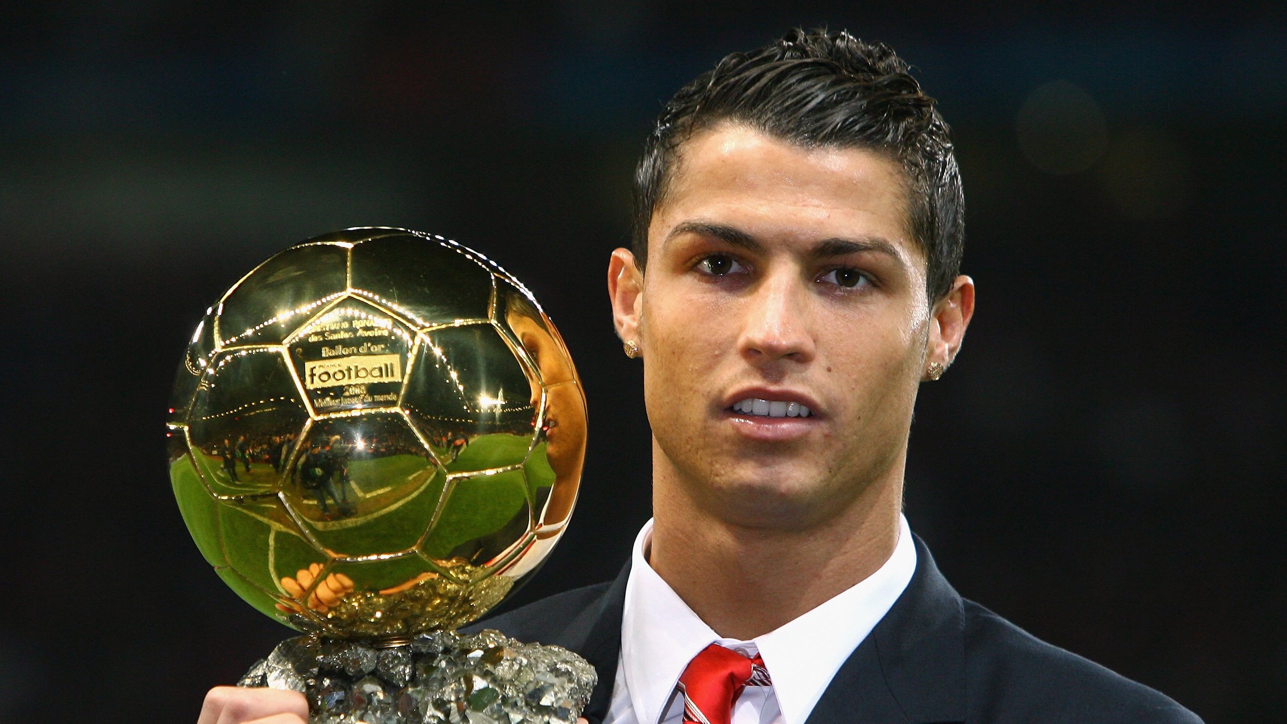 巴黎对阵卡塔尔，范戴克如何以独特节奏掌控全局