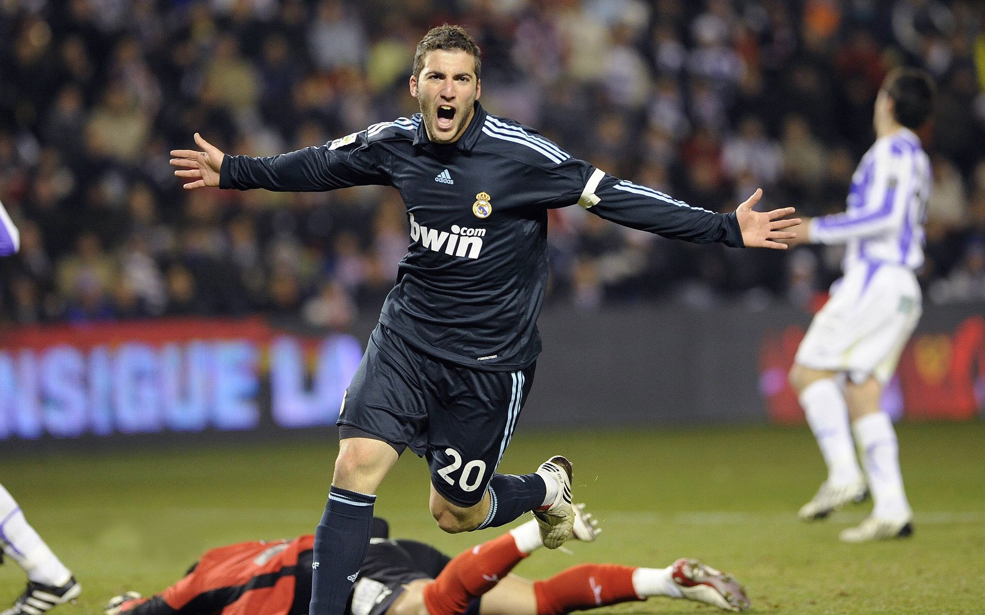 舞台越大,越显英雄本色,当新疆队遇见魔术,詹姆斯定律再现